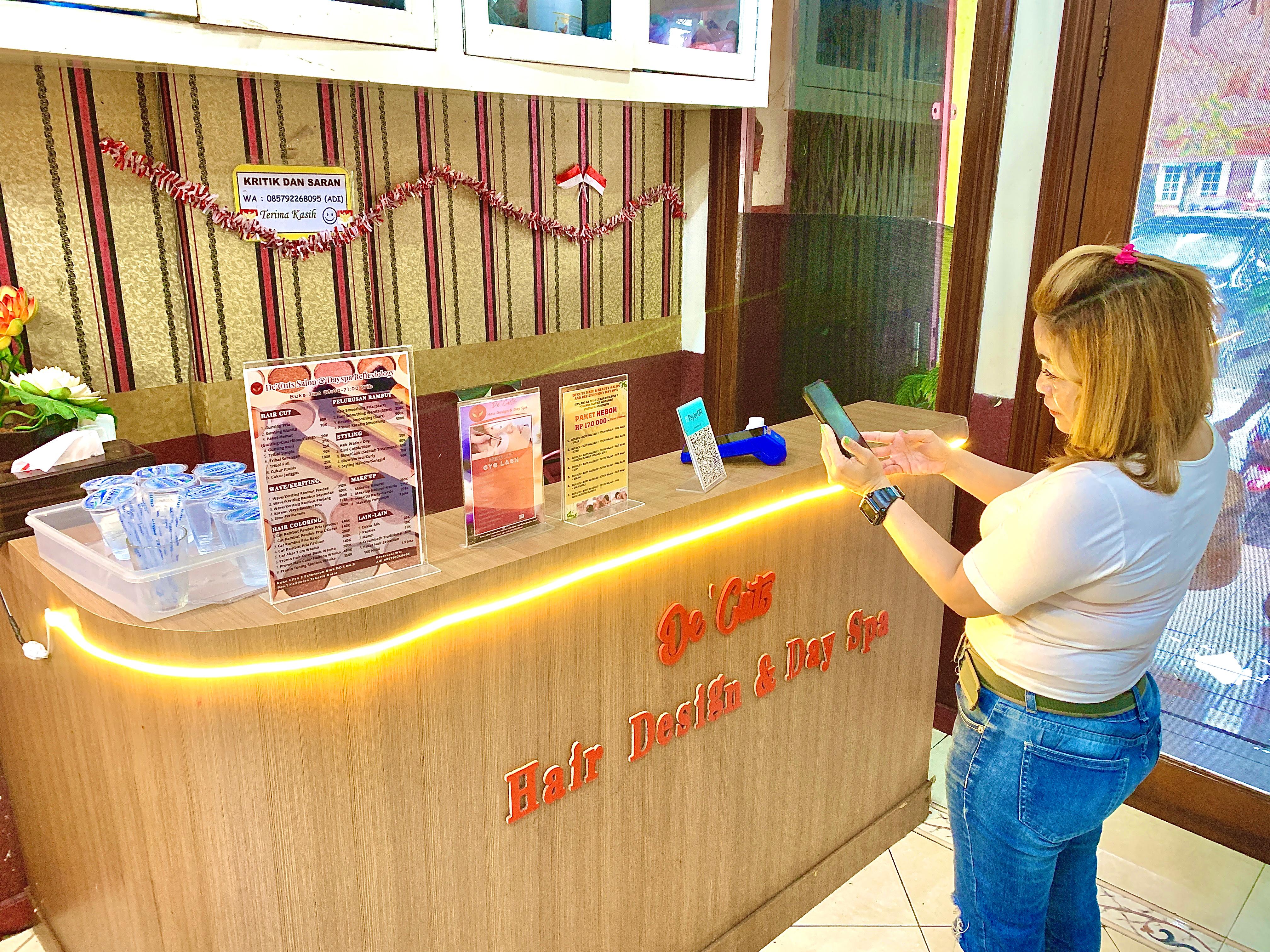 DeCuts Salon and DaySpa-3.jpeg